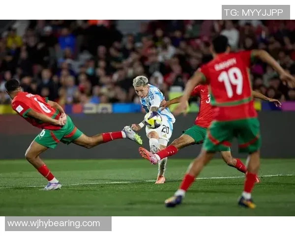 球星任意球脚法惊艳亮相